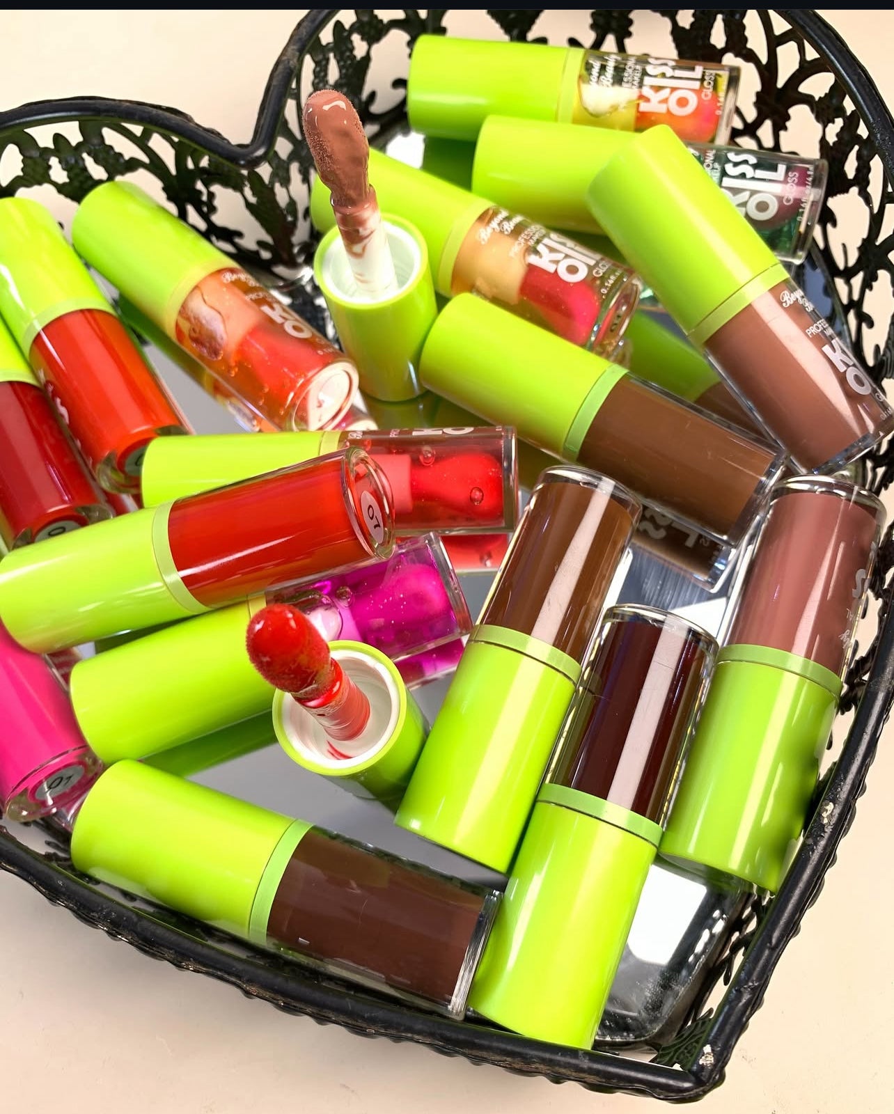 Beyond Beauty Lip Kiss Oil