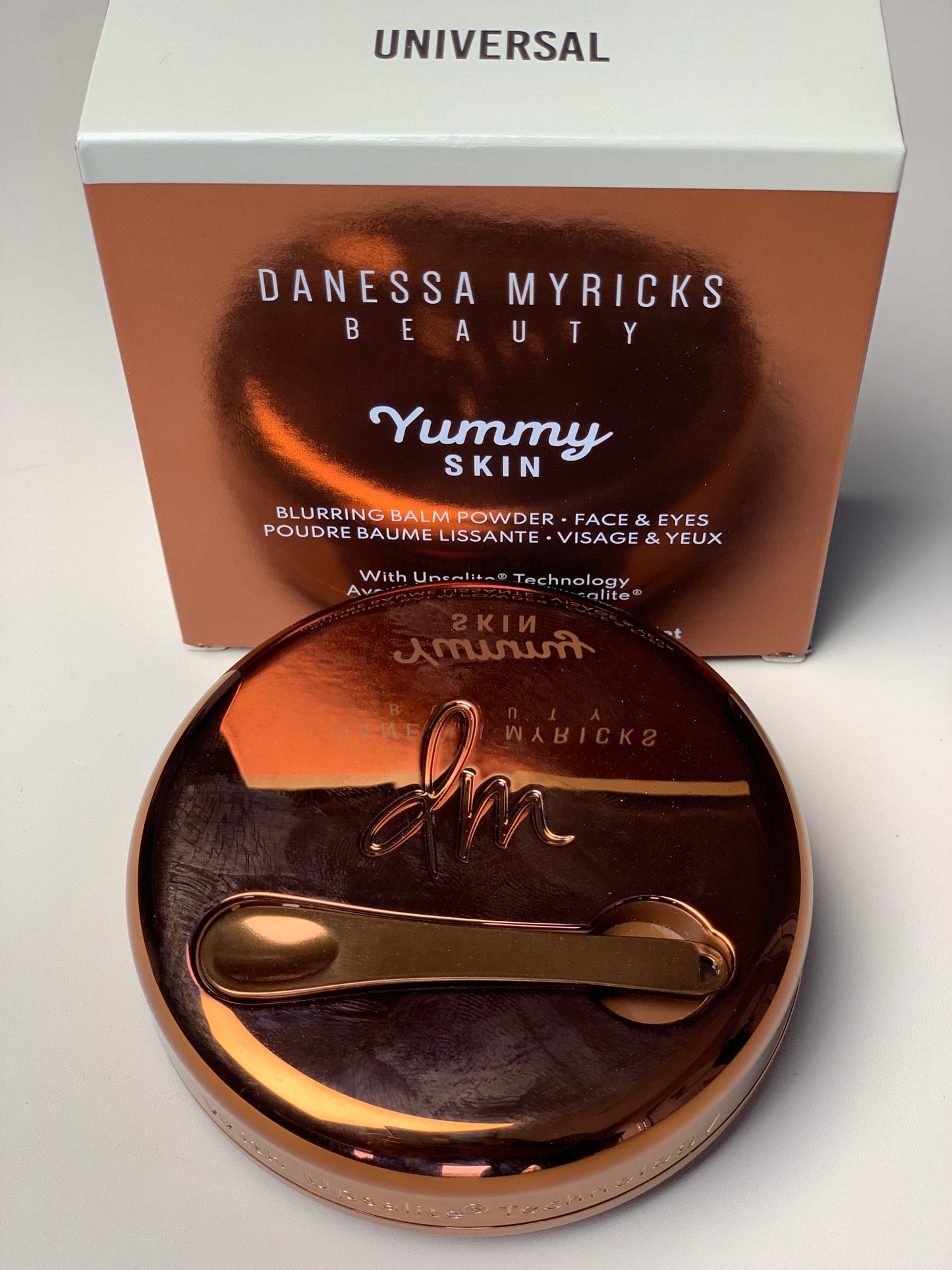 Danessa Myricks Blurring powder