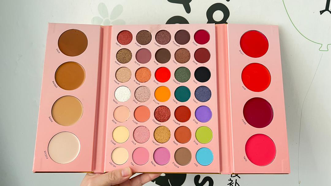 Who’s That Girl 3in1 Contour, Eyeshadow & Cream Blush Palette