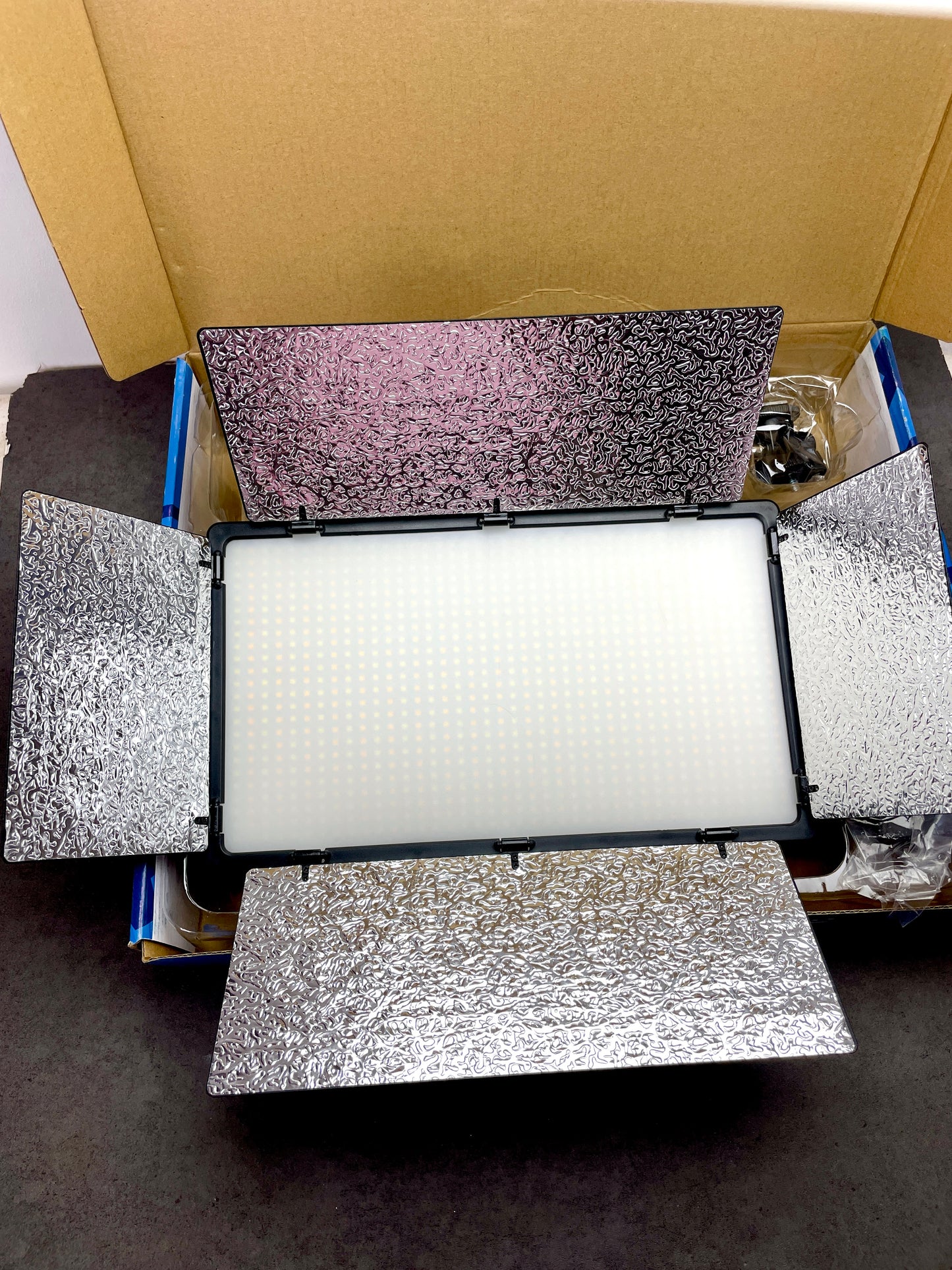 LED 800 Light With Batteries & Stand