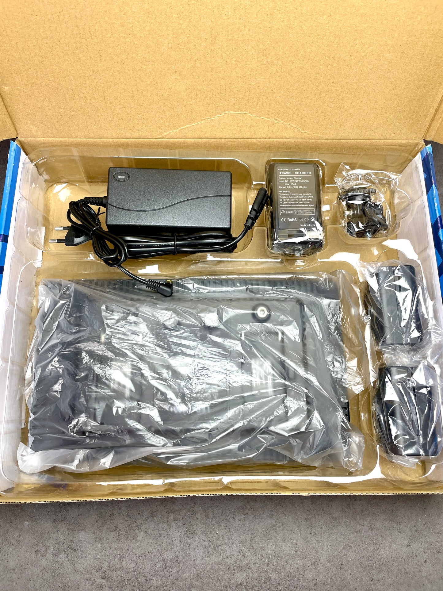 LED 800 Light With Batteries & Stand