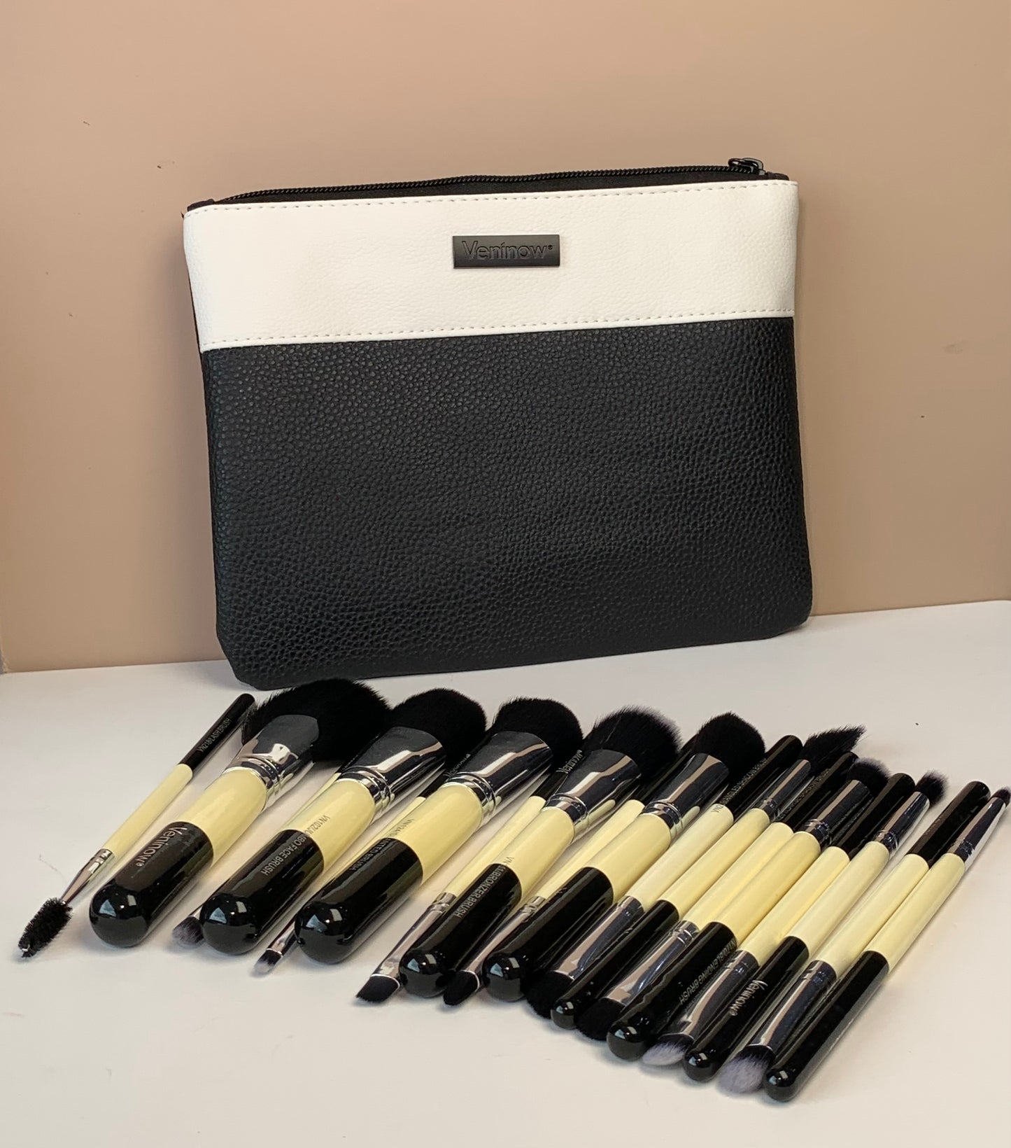 Veninow Black & White Brush Set