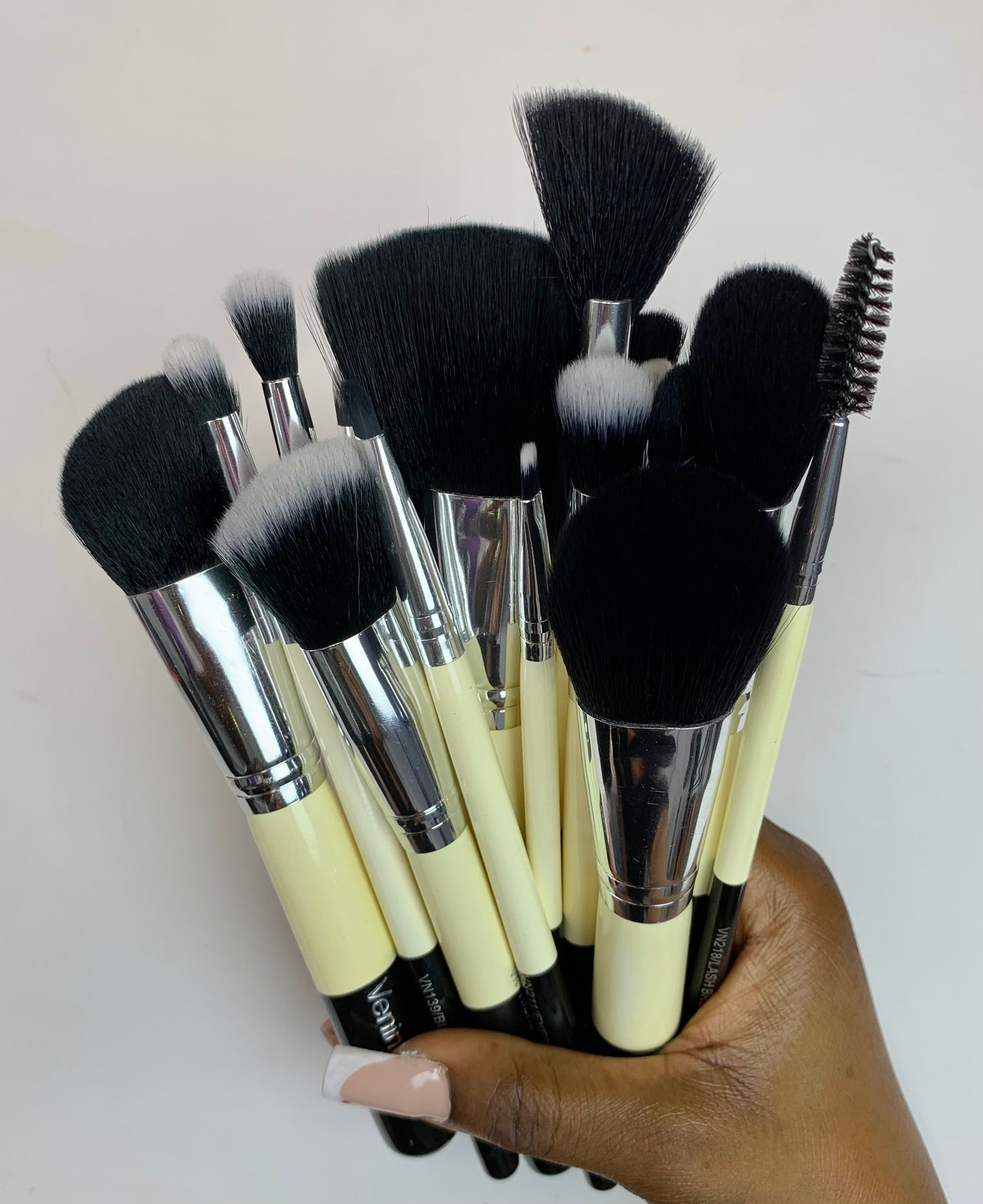 Veninow Black & White Brush Set