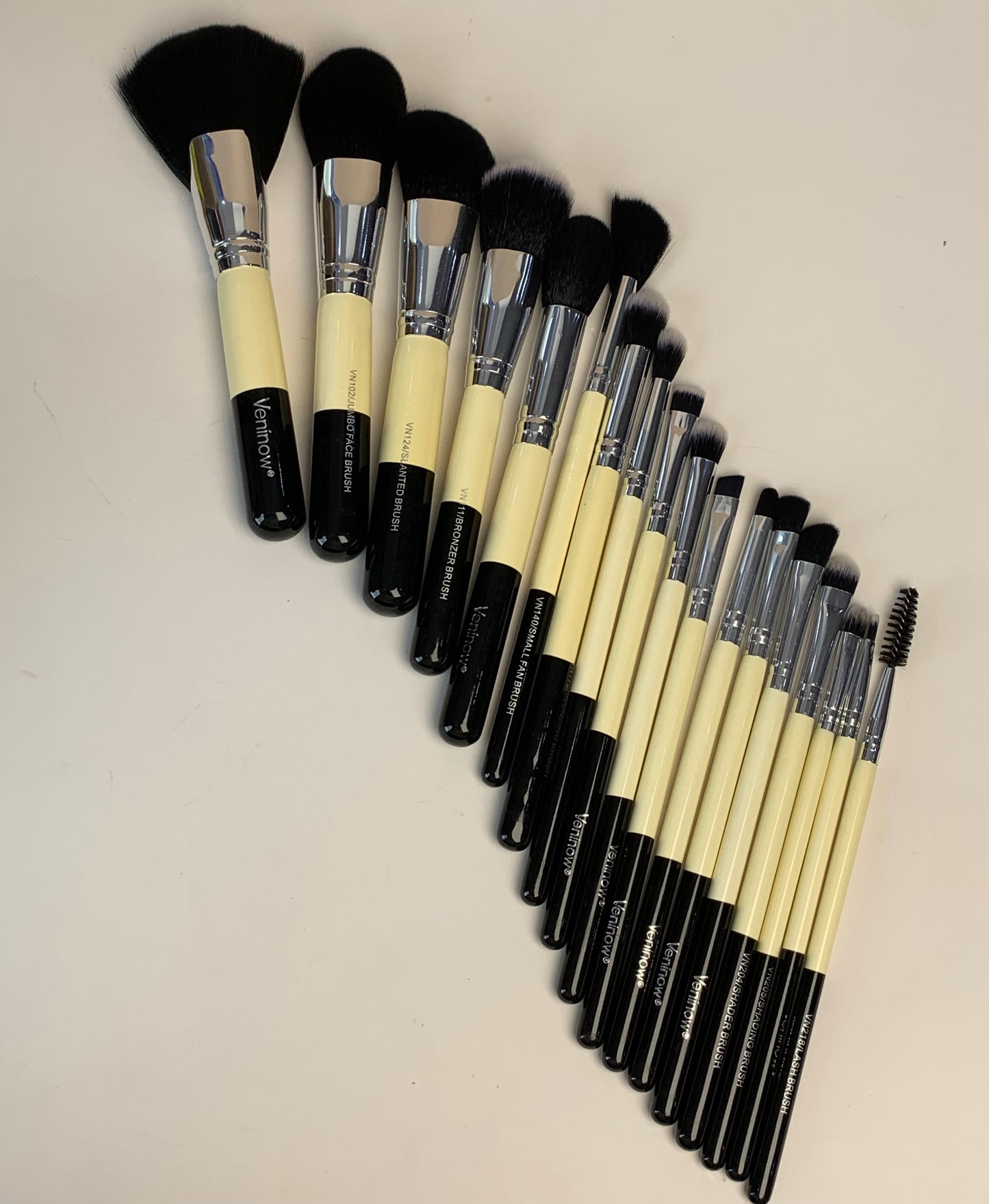 Veninow Black & White Brush Set