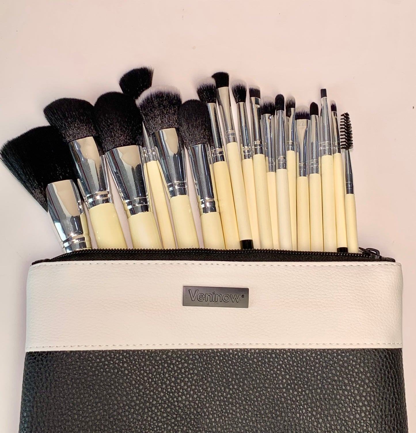 Veninow Black & White Brush Set