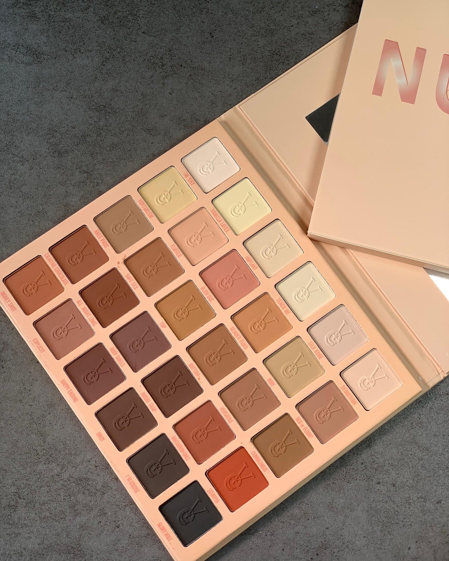 Vee Beauty Memory Lane Eyeshadow