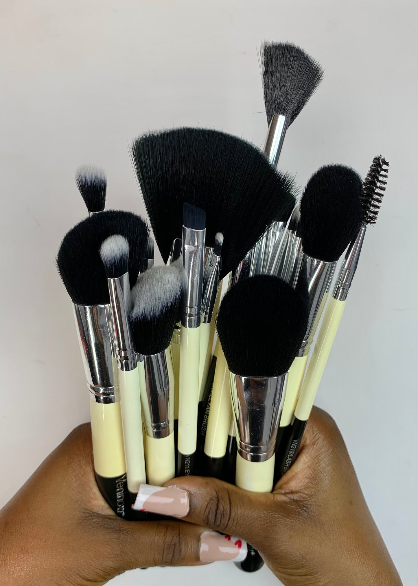 Veninow Black & White Brush Set