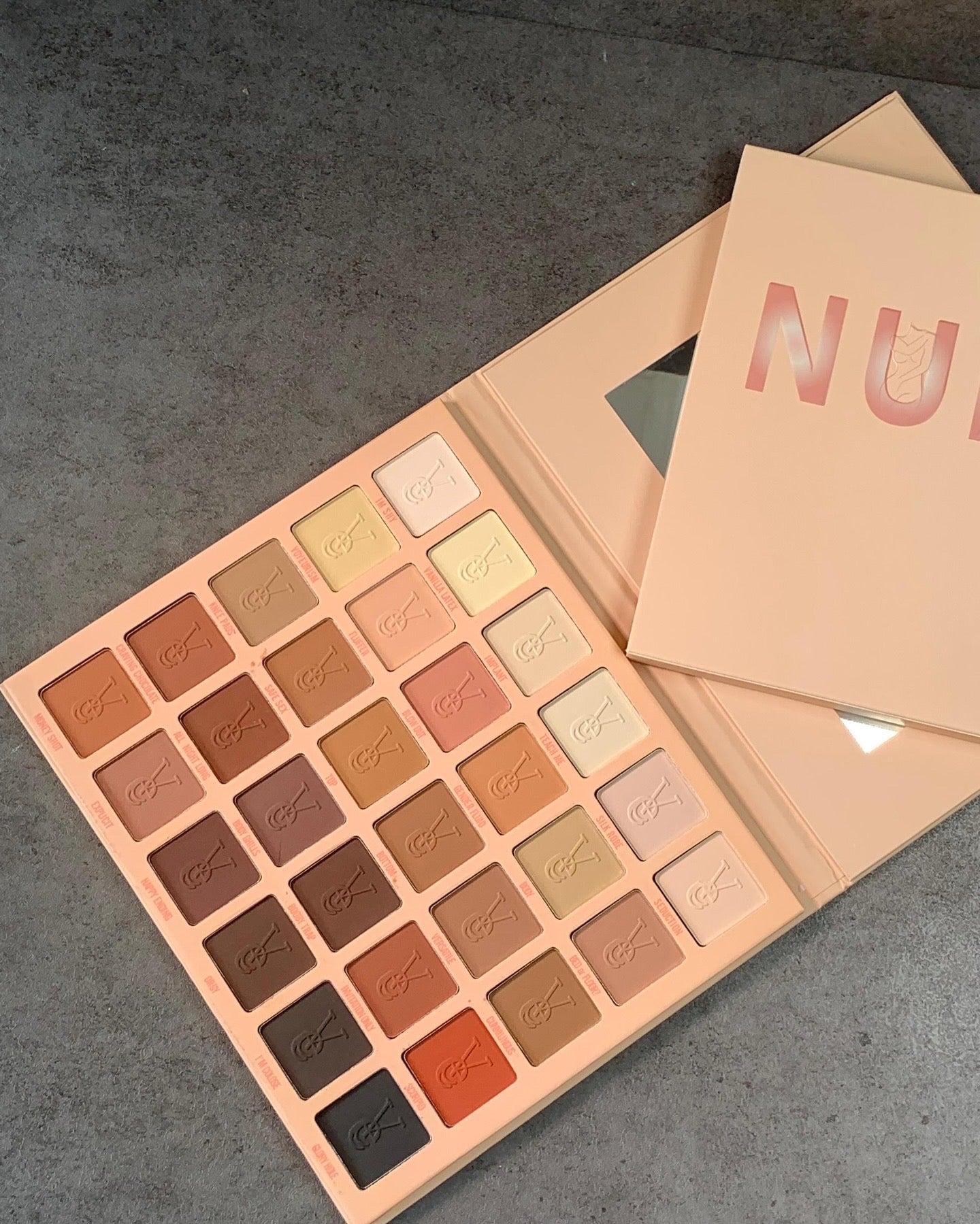 Vee Beauty Memory Lane Eyeshadow