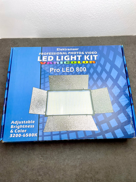 LED 800 Light With Batteries & Stand