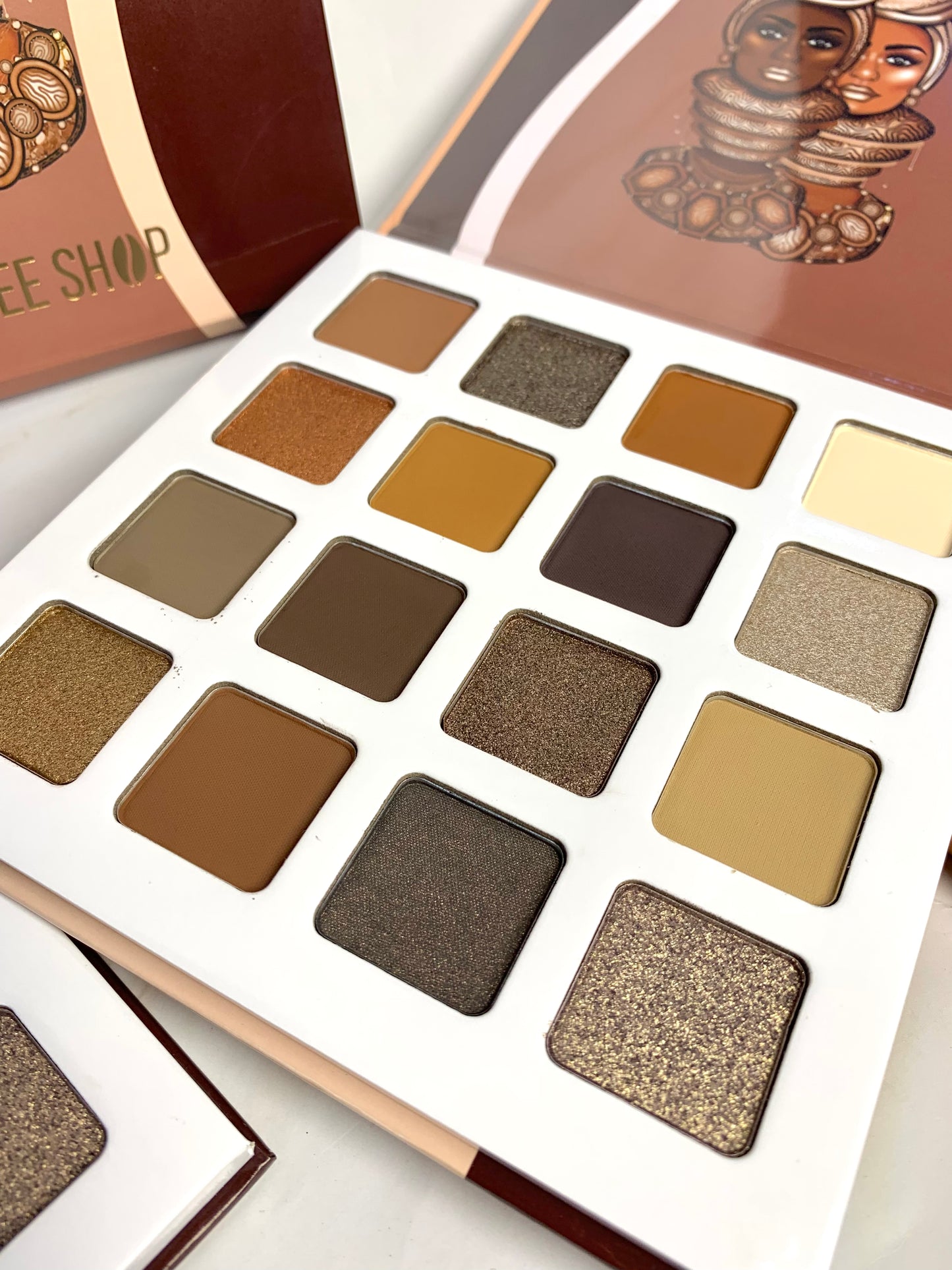 JUVIAS COFFE SHOP EYESHADOW PALETTE